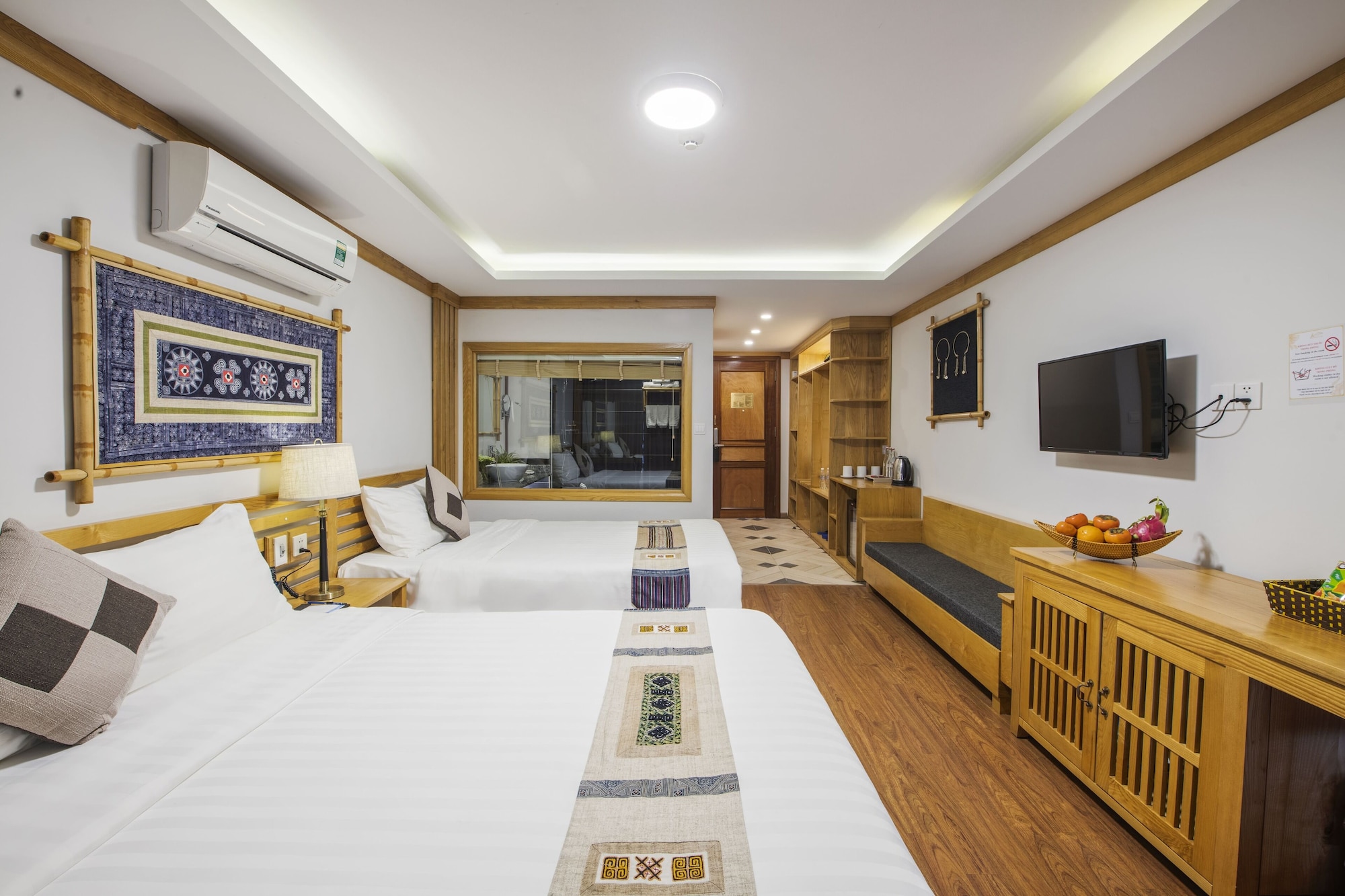 豪华三人房， 1张双人床和1张单人床