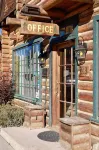 Twin Pines Lodge & Cabins Hotel a 