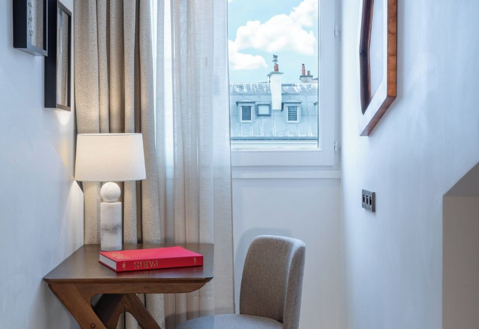 InterContinental Hotels Paris - Champs-Elysées EtoileJunior King Suite With Eiffel Tower View