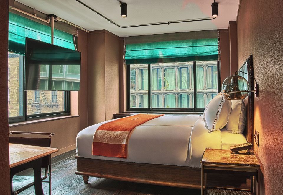 Deluxe Corner Room