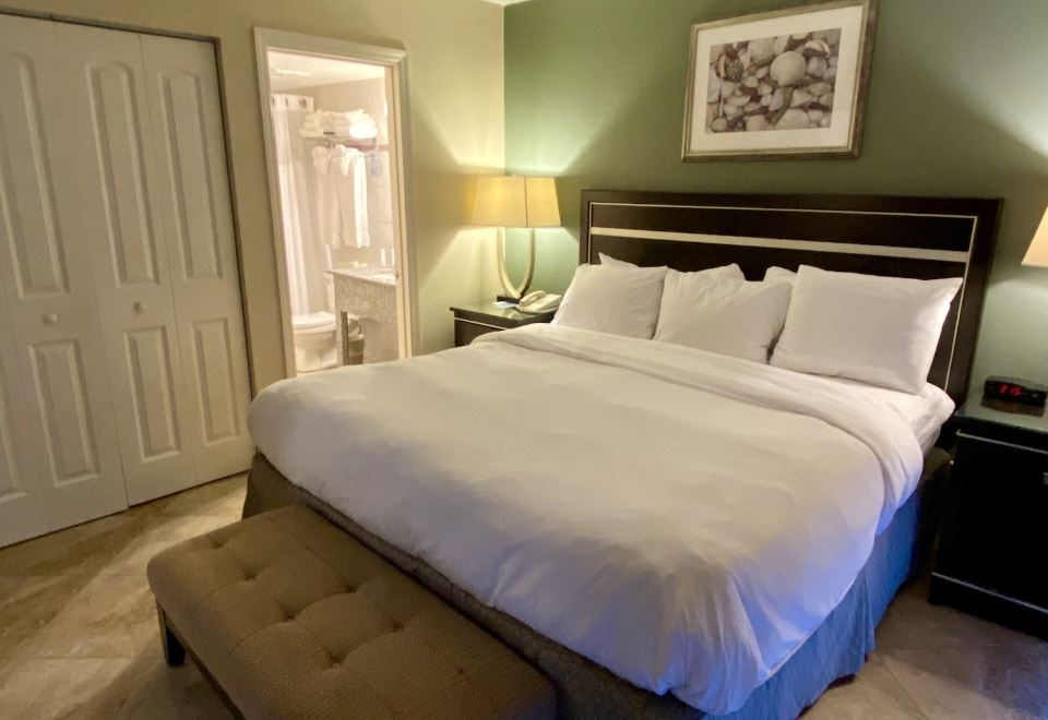 Radisson Suite Hotel OceanfrontOceanfront Family King Suite