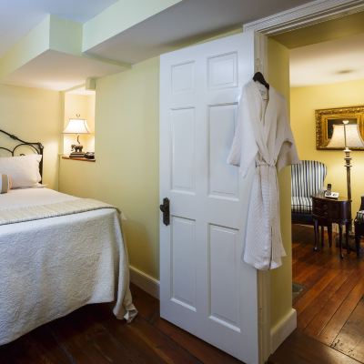 Savannah Room - Lower Level Queen Eliza Thompson House, Historic Inns of Savannah Collection Promo Code