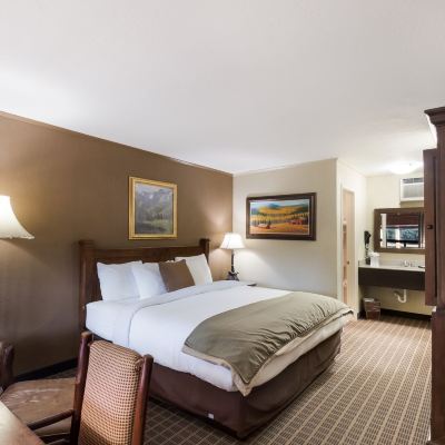 Signature Room, 1 King Bed The Inn at Tomichi Village Promo Code