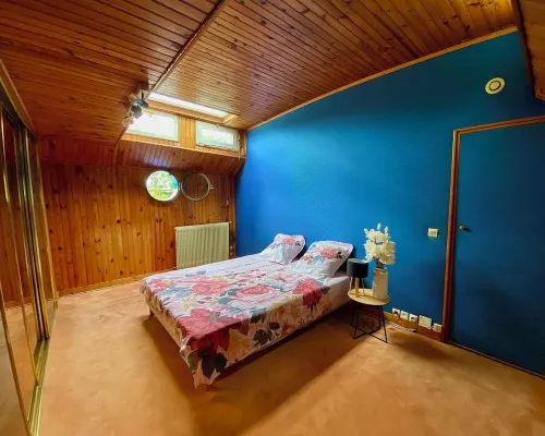 Cosy and convivial houseboat فنادق في تورسی