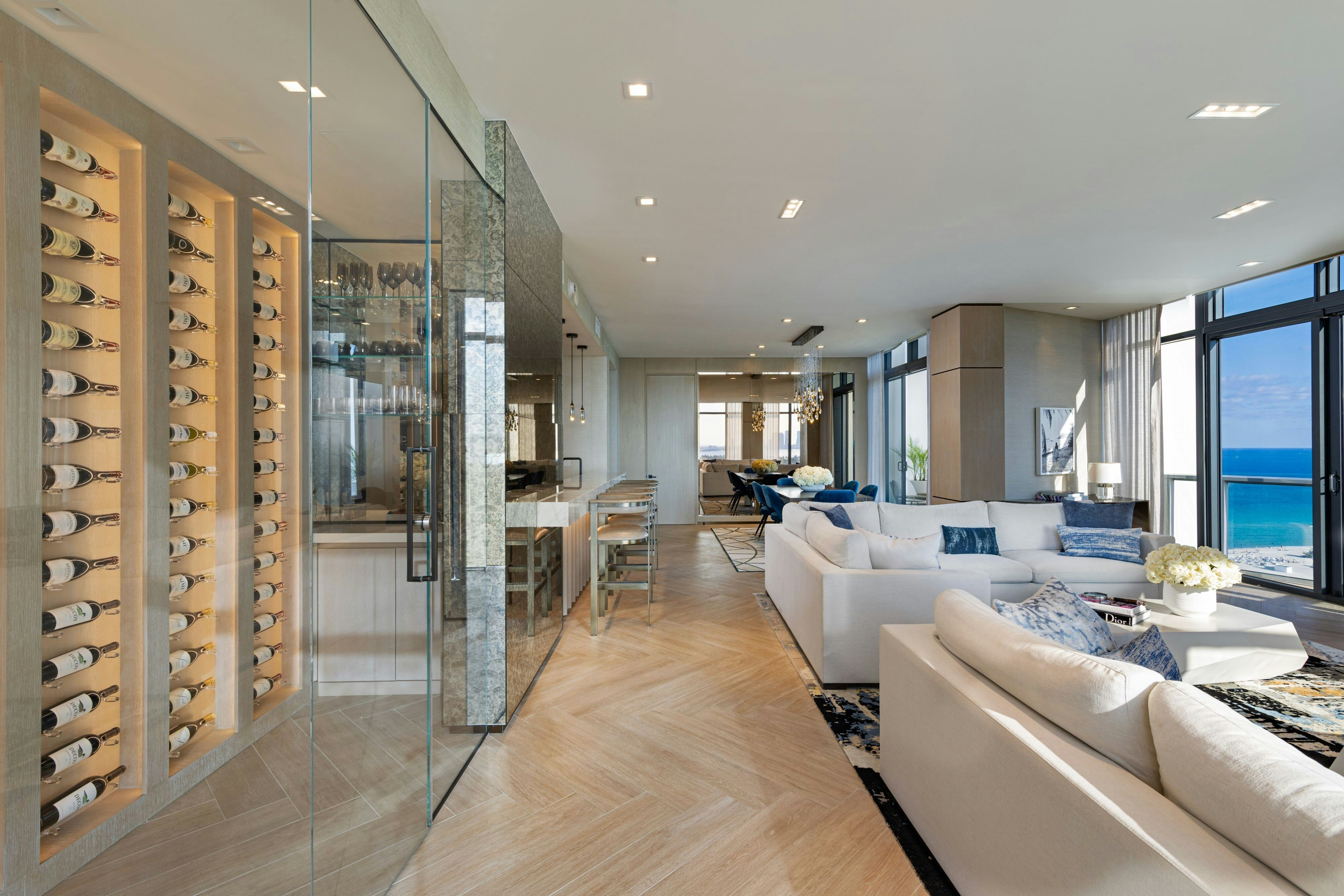 顶层1，三卧室错层套房，屋顶泳池景