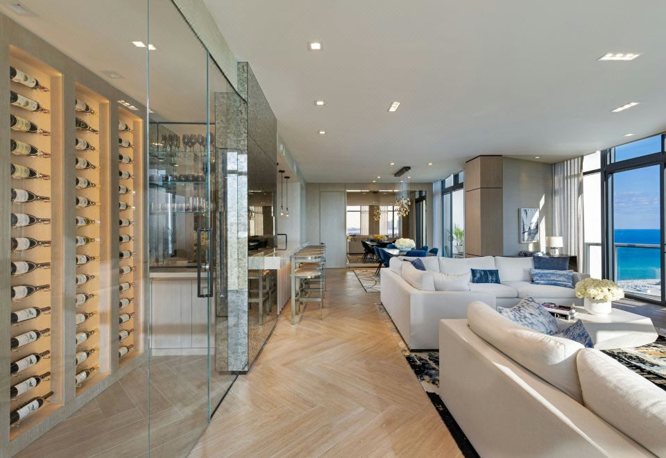 頂層1，三臥室錯層套房，屋頂泳池景