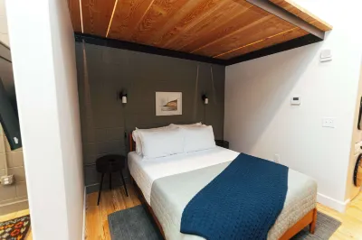 Loft 304 Thewilliam Earthy Modern Atrium Glow Hotels in 