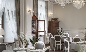 Dwór Prezydencki Boutique Hotel & SPA - Housity