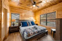 Charming New 5BR/4BA Cabin Near Dollywood. No Stee Hotele w: 