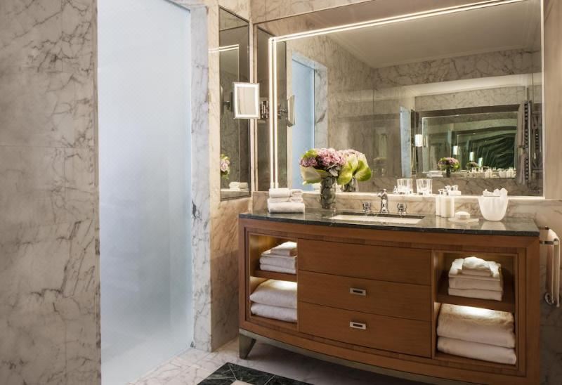 小型特大床套房，享有花园景色