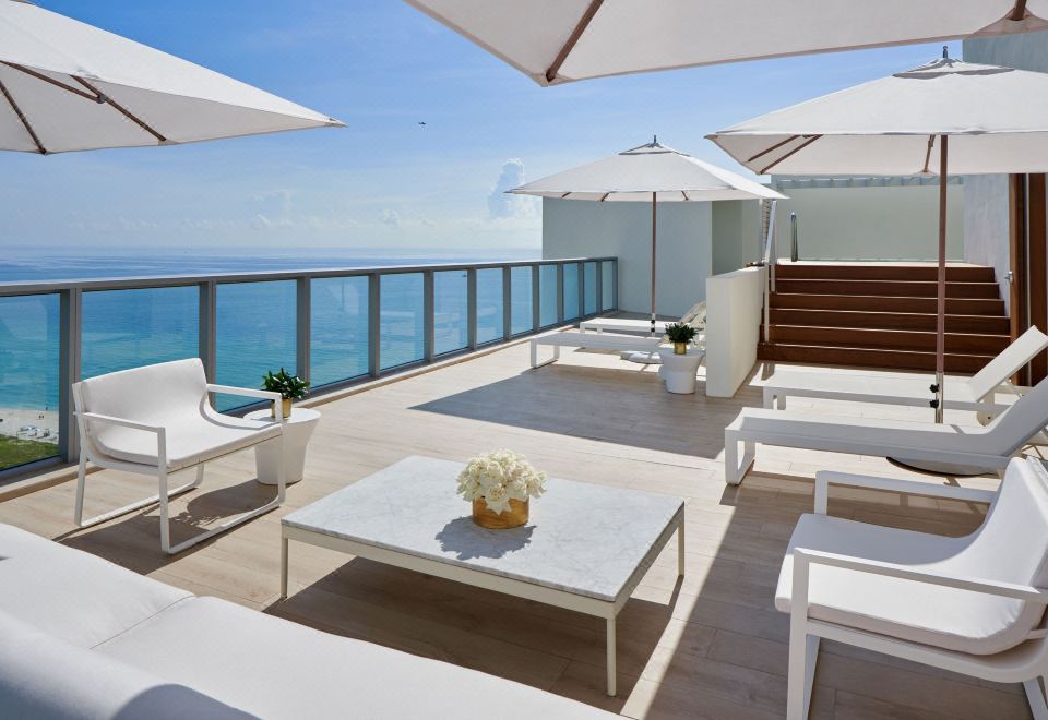 頂層閣樓8，兩臥室雙層套房，海景，陽臺