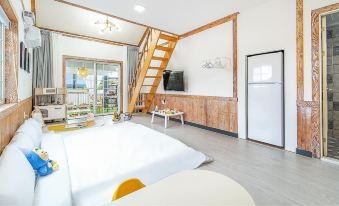 Ganghwa Sandelbada Kids Gajok Pension - Housity