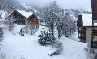 Studio in Valloire, with Wonderful Mountain View, Furnished Balcony and Wifi - 1 km from The Slopes