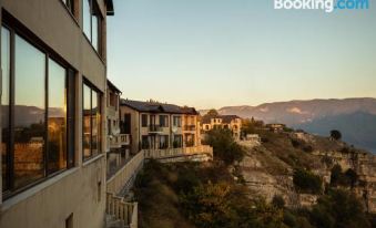 Lastiver Resort - Housity