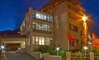 Hotel Sitara International - Housity