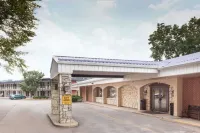 Days Inn by Wyndham Dubuque Hotel a 