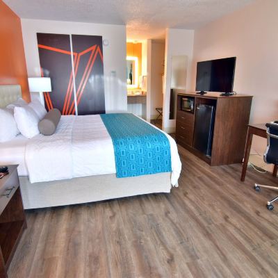 Deluxe King Room-Non-Smoking Howard Johnson by Wyndham Ocala FL Promo Code