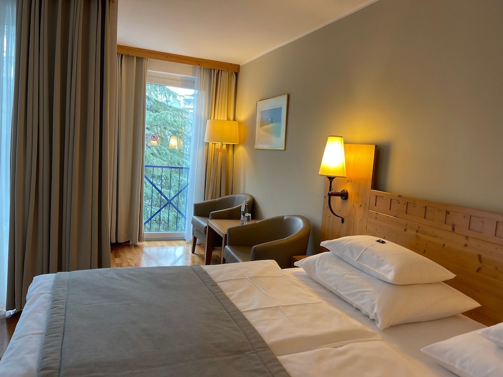 Rogner Hotel Tirana园景精致套房