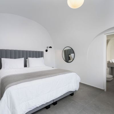 Exclusive Suite with outdoor heated jetted hot tub and caldera view Petit Palace Promo Code