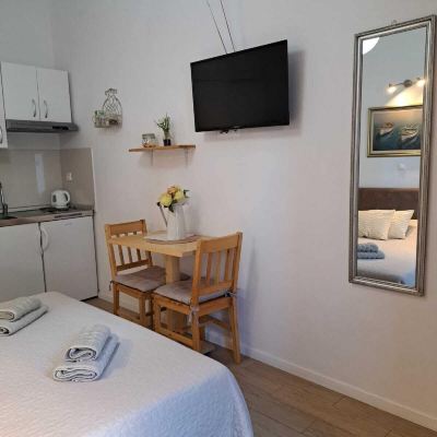 Studio Apartment 1 Studios IM Promo Code