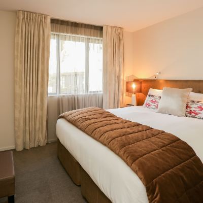 Three-Bedroom Apartment Village Lake Apartments Promo Code