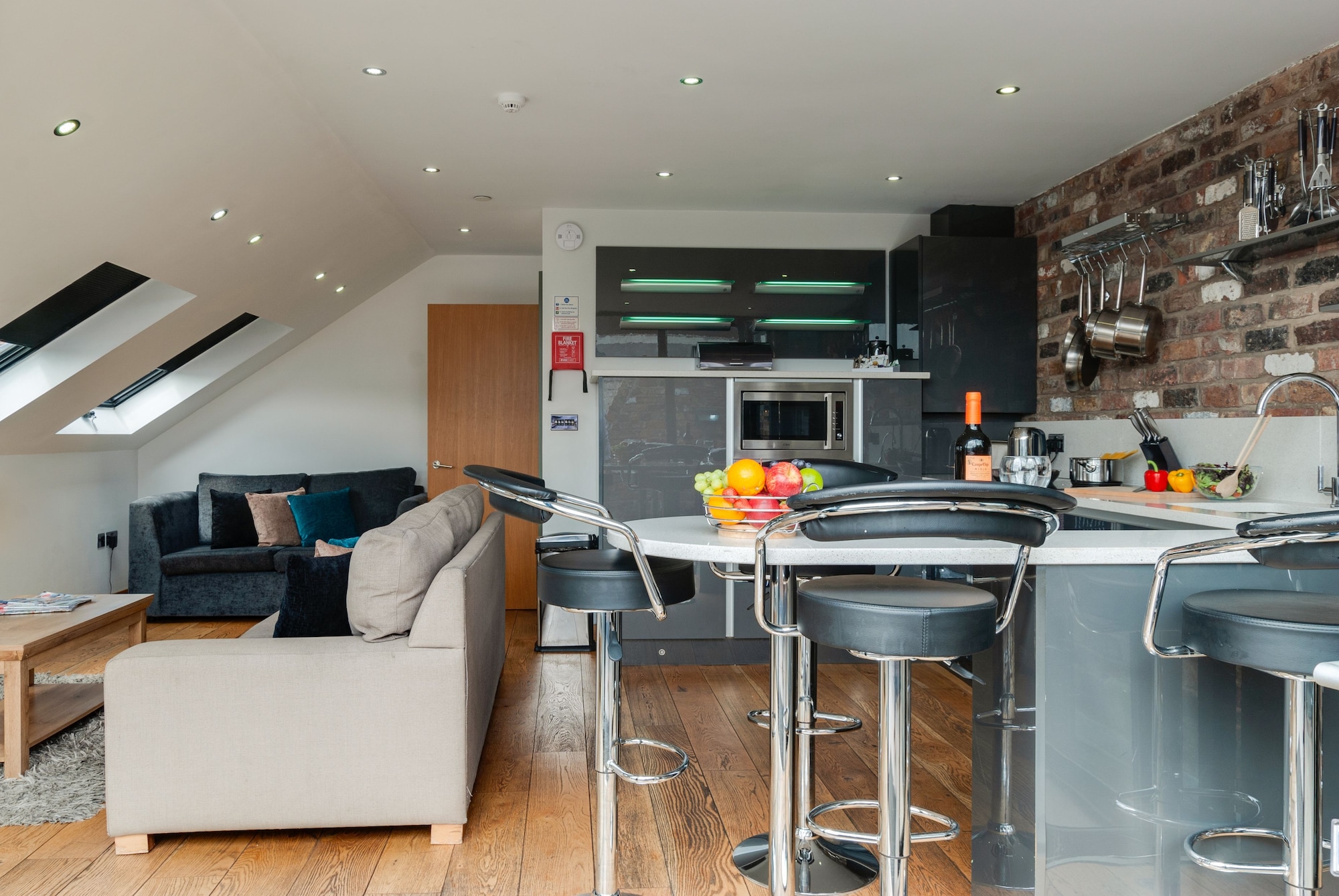 两卧室顶楼公寓 - 带梳化床