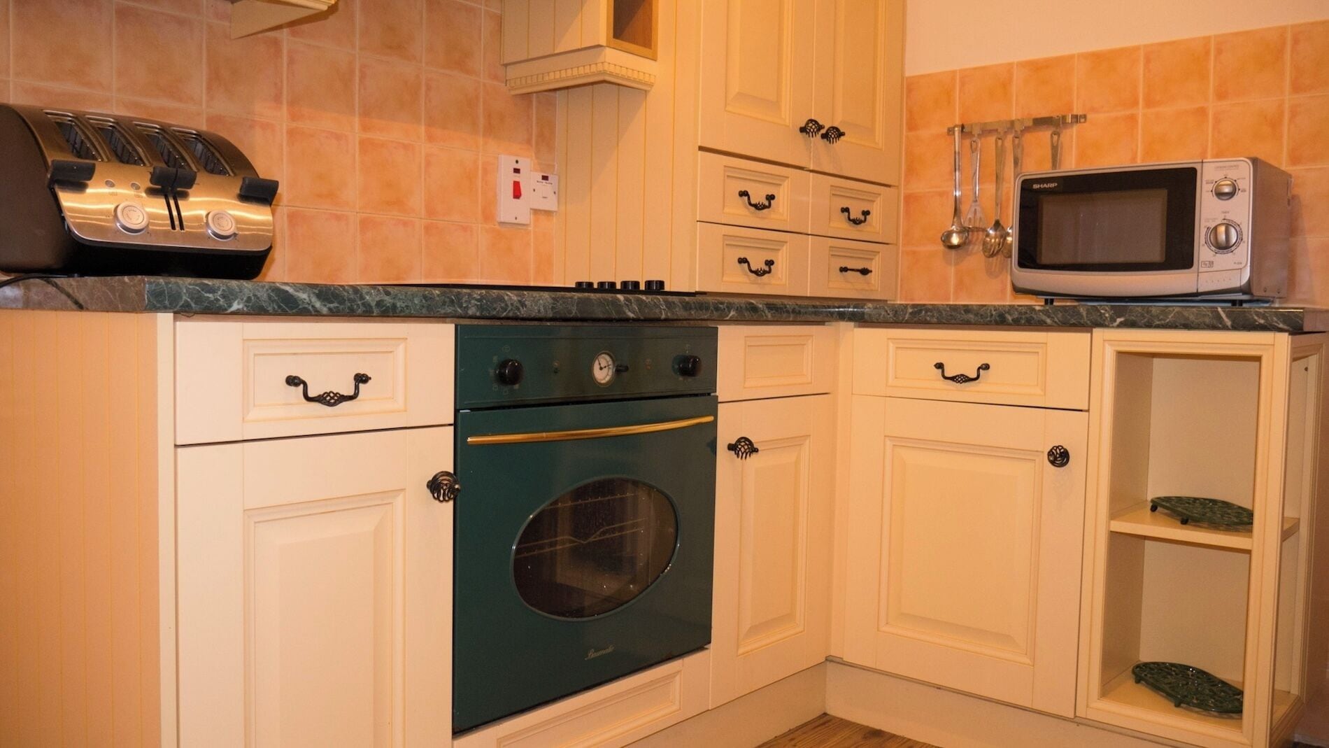 传统村舍， 2 间卧室， 壁炉， 花园景观