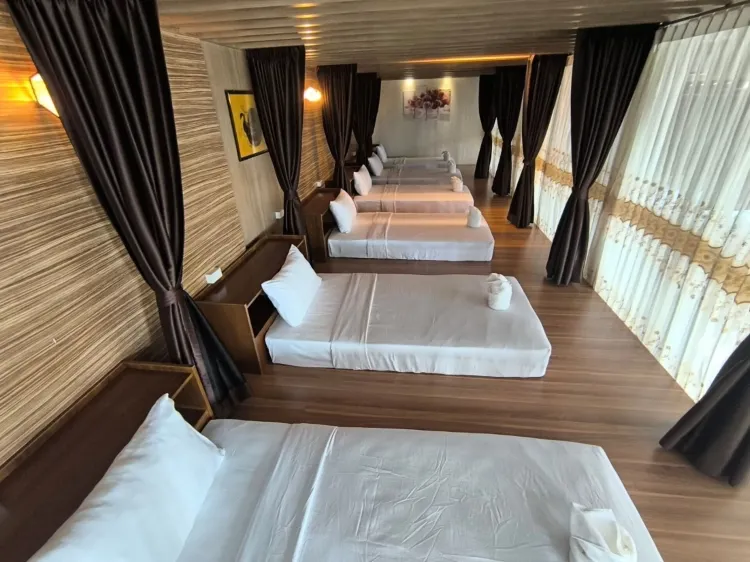 Deluxe Shared Dormitory, Multiple Beds