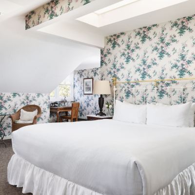 King Loft Upstairs Centrella Inn Promo Code
