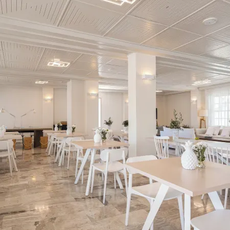 Ino Hotel & Suites