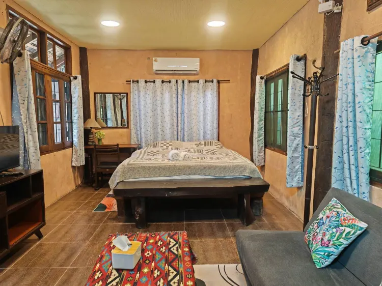 ห้องเตียงใหญ่พร้อมลานระเบียง(เตียงควีนไซส์)