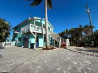 Island Cottage in Quaint Matlacha Florida. Amazing island life is a click away… Hotele w: Matlacha