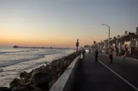 Guest Favorite! Easy Walk to Beach/Food & Shops + Private Parking