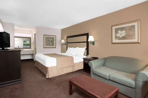 Days Inn by Wyndham Macon I-475