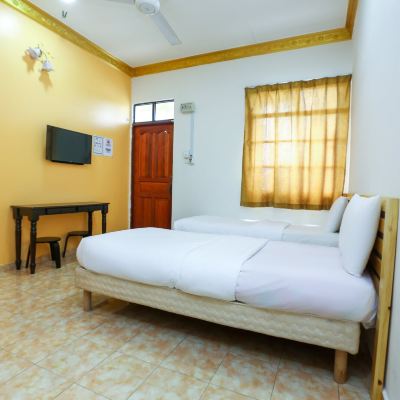 Bilik Deluxe Kupon OYO 89887 Chalet Yunie