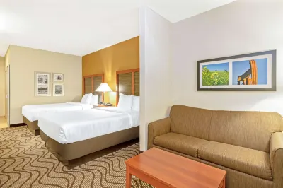 La Quinta Inn & Suites by Wyndham Midwest City - Tinker AFB Hotel di 