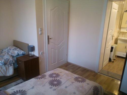 带阳台的三人房