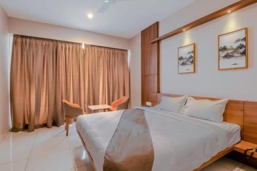 Samasth Palatial Deluxe Double Room With Balcony