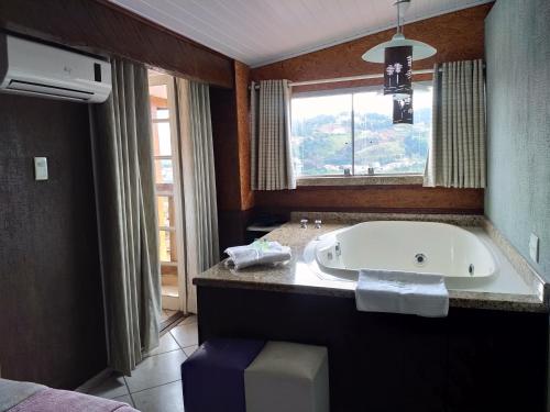 特大床间 - 带spa浴缸