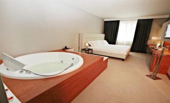 Cosmopolitan Hotel - Housity