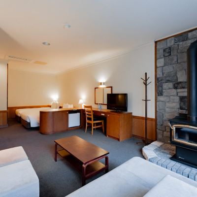 ジュニアスイート(ベッド4台)(浴室)(東ウイング) ホテルシェラリゾート白馬 クーポン