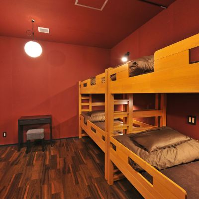 無窗四人房（帶公用浴室） 考山世界難波旅舍優惠