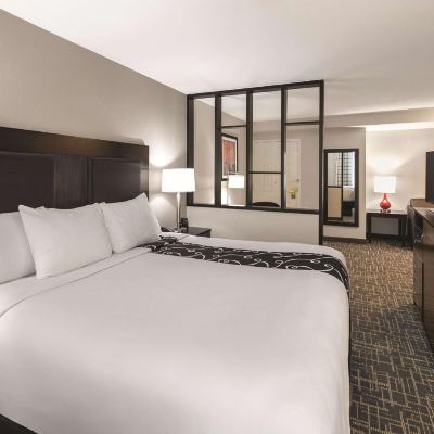 Studio Suite With 1 Queen Bed, Roll-in Shower-Mobility/Hearing Impaired Accessible Non-Smoking La Quinta by Wyndham Atlanta Airport South Promo Code