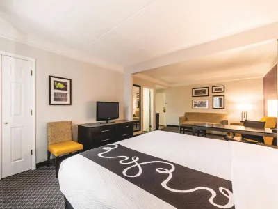 La Quinta Inn & Suites by Wyndham San Antonio Downtown Hotels in 