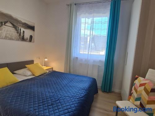 带阳台的两卧室公寓