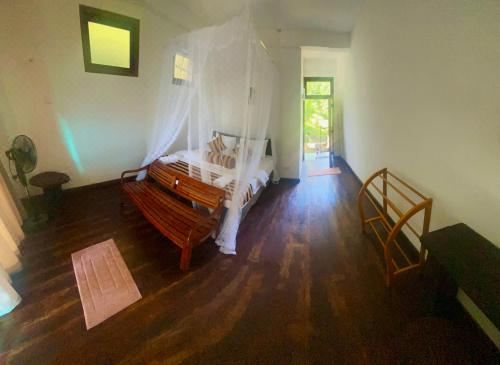 带山景的双人间