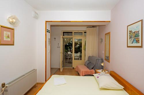 带露台一室公寓