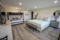 Totally Remodeled Cozy Apartment.  2.5 miles to Delaware Turf! Hotels in 