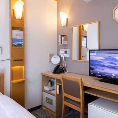 エコノミー ダブルルーム ダブルベッド 1 台 喫煙可 冷蔵庫 東横INN札幌すすきの交差点 クーポン