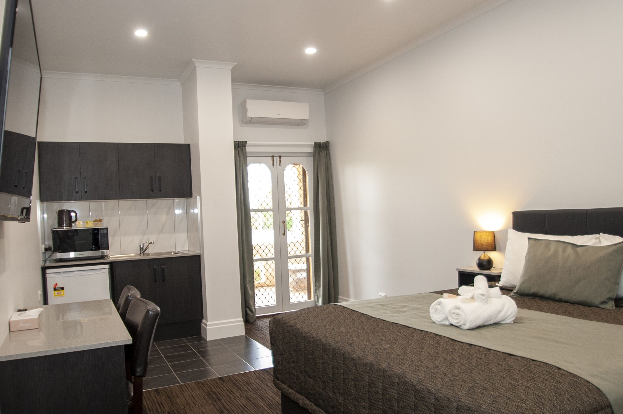 标准房，禁烟（大床套房）